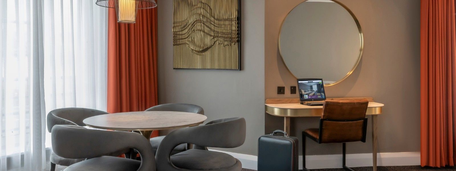 Park Suite Desk & Seating Area