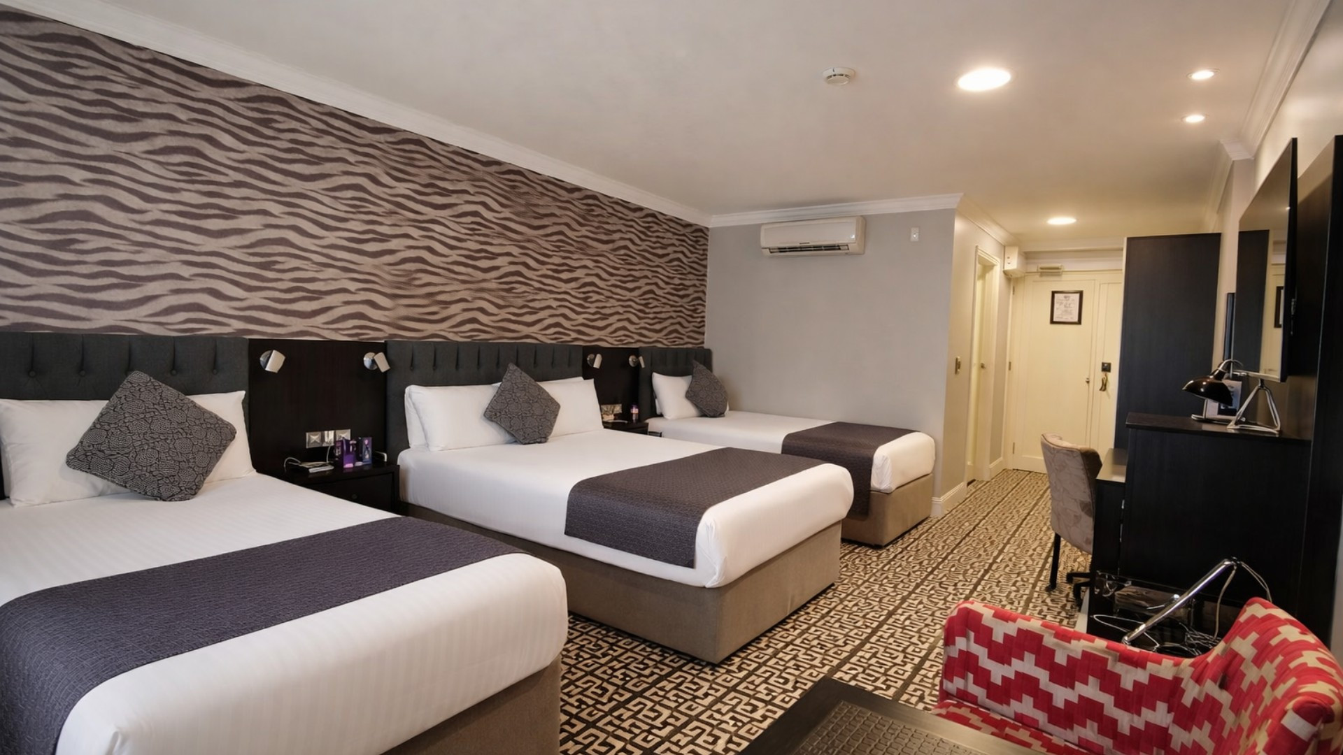 Classic fam www.talbothotelstillorgan.com